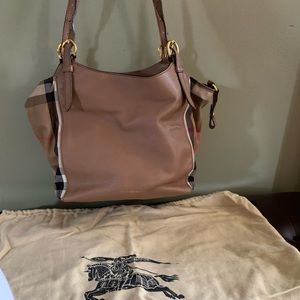 Burberry shoulder bag with dust bag